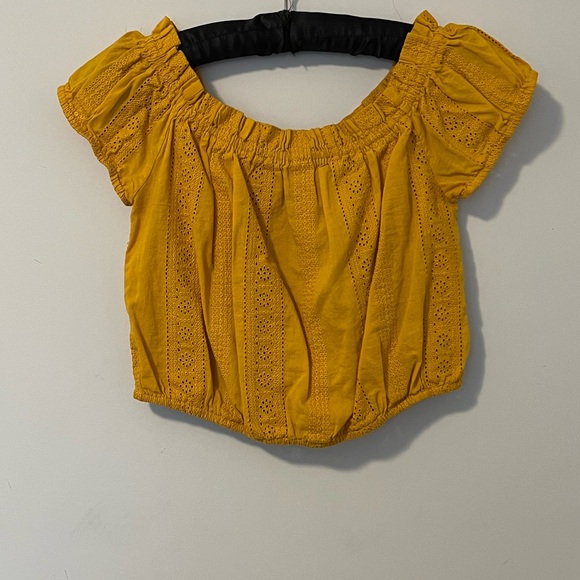Cropped yellow off shoulder top. - Picture 2 of 4